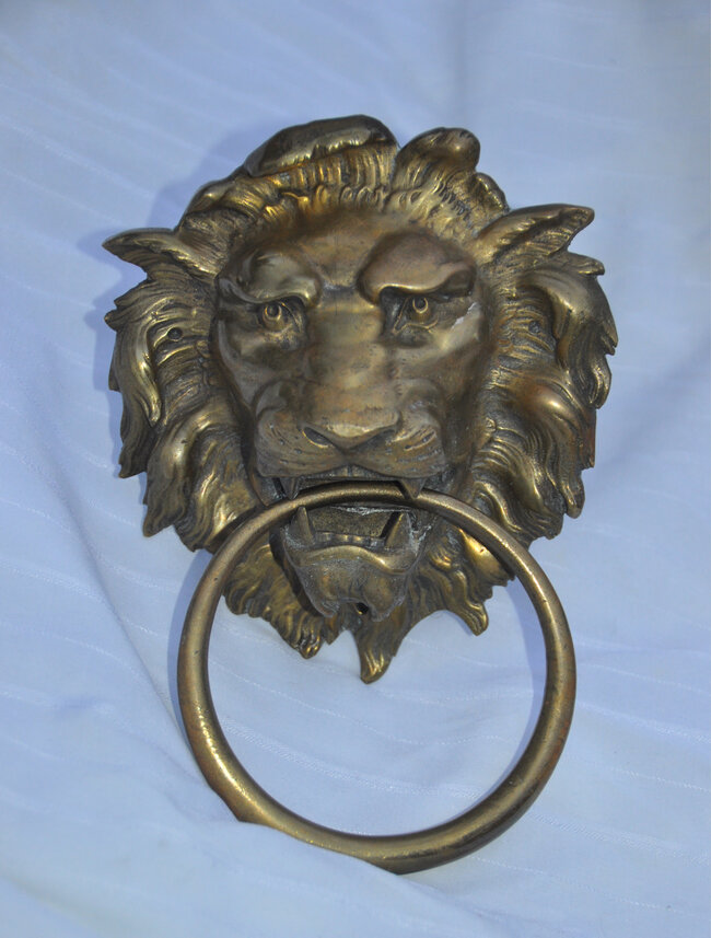 Historické mosazné klepadlo, Karlovy Vary, česko-německá lázeňská výstava Lázně bez hranic v Císařských lázních v roce 2015 | © Lubomír Zeman