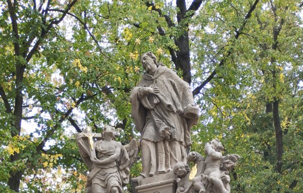 Barokní sousoší sv. Jana Nepomuckého ve Ždírci na Jihlavsku | © Národní památkový ústav