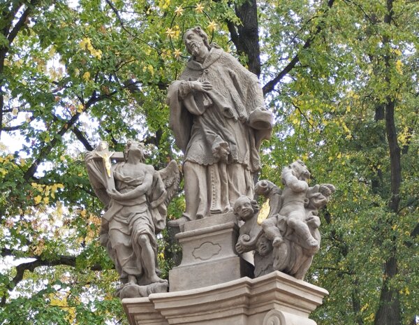 Barokní sousoší sv. Jana Nepomuckého ve Ždírci na Jihlavsku | © Národní památkový ústav