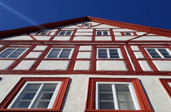 Hrázděný dům Zlatý jelen v Karlových Varech (ilustrační foto) | © Ondřej Laun