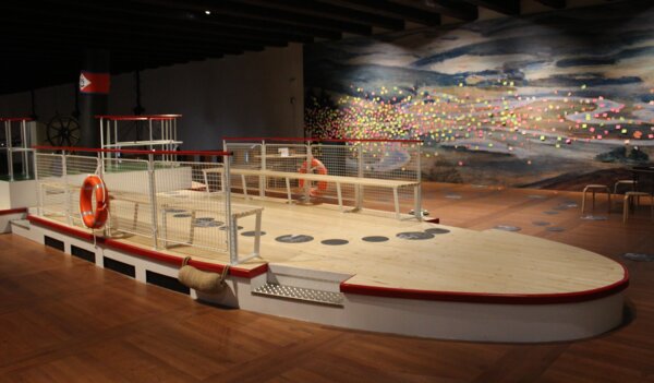 Maketa vltavského parníku tvoří středobod edukativní části výstavy. | © Národní památkový ústav