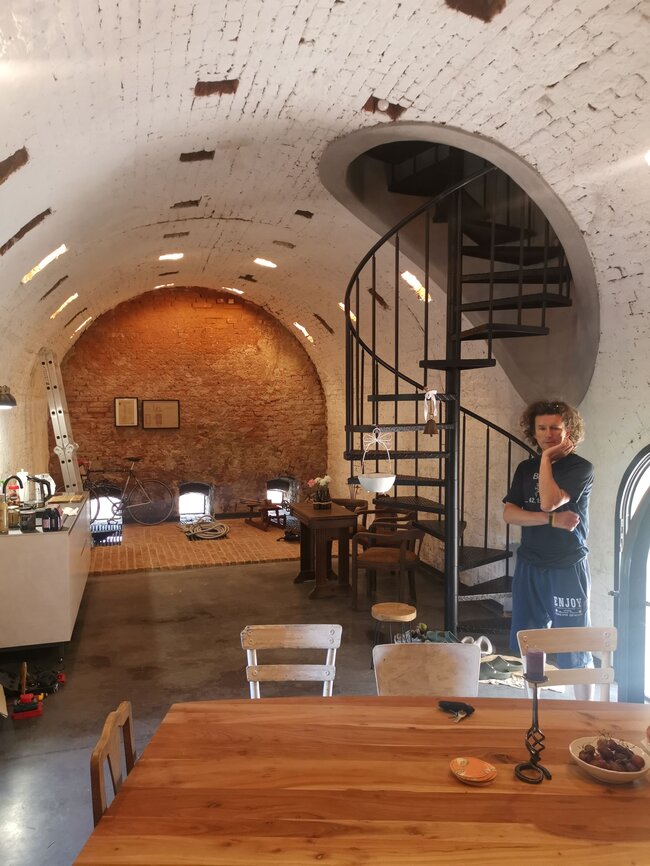 Do podkroví se vchází točitým schodištěm. | © Petr Semrád