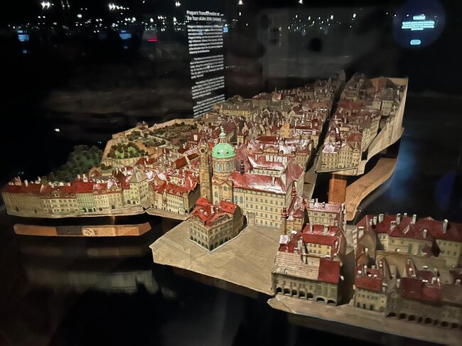 Pohled na barokní chrám sv. Mikuláše, Malostranské náměstí a část Malé Strany. | © Ester Fleischerová