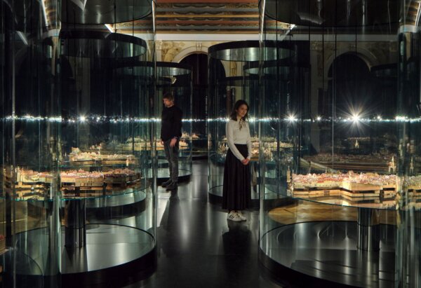 Těžištěm nové expozice Město v čase je Langweilův model Prahy. Antonín Langweil na něm pracoval v letech 1826-1837. Nově je instalovaný ve 12 vitrínách. | ©  Foto pro Muzeum Prahy: BoysPlayNice