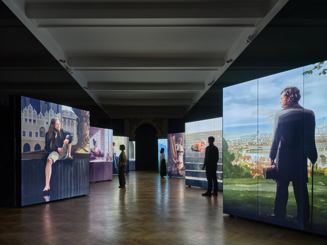 Sál II. –  „Živé obrazy” osobností reprezentují společensky a sociologicky Prahu 19. století. | ©  Foto pro Muzeum Prahy: BoysPlayNice