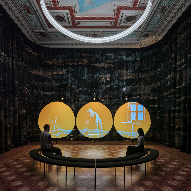 Sál III. – Zrcadlový sál se stylizovaným příběhem Antonína Langweila | ©  Foto pro Muzeum Prahy: BoysPlayNice