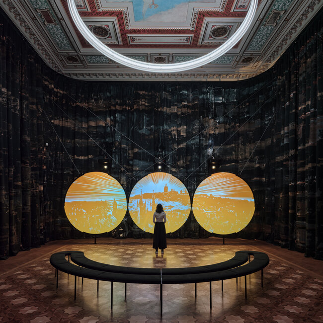 Sál III. – Zrcadlový sál se stylizovaným příběhem Antonína Langweila | ©  Foto pro Muzeum Prahy: BoysPlayNice