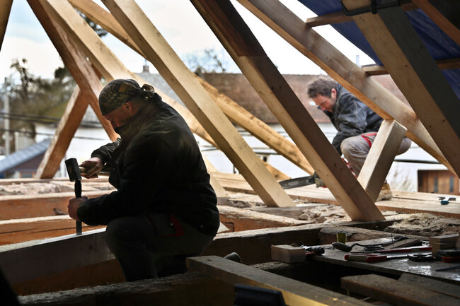 Tesařské práce při obnově | © Archiv majitele