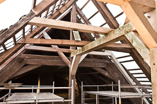 Celkový pohled do krovu během jeho rekonstrukce | © Archiv majitele