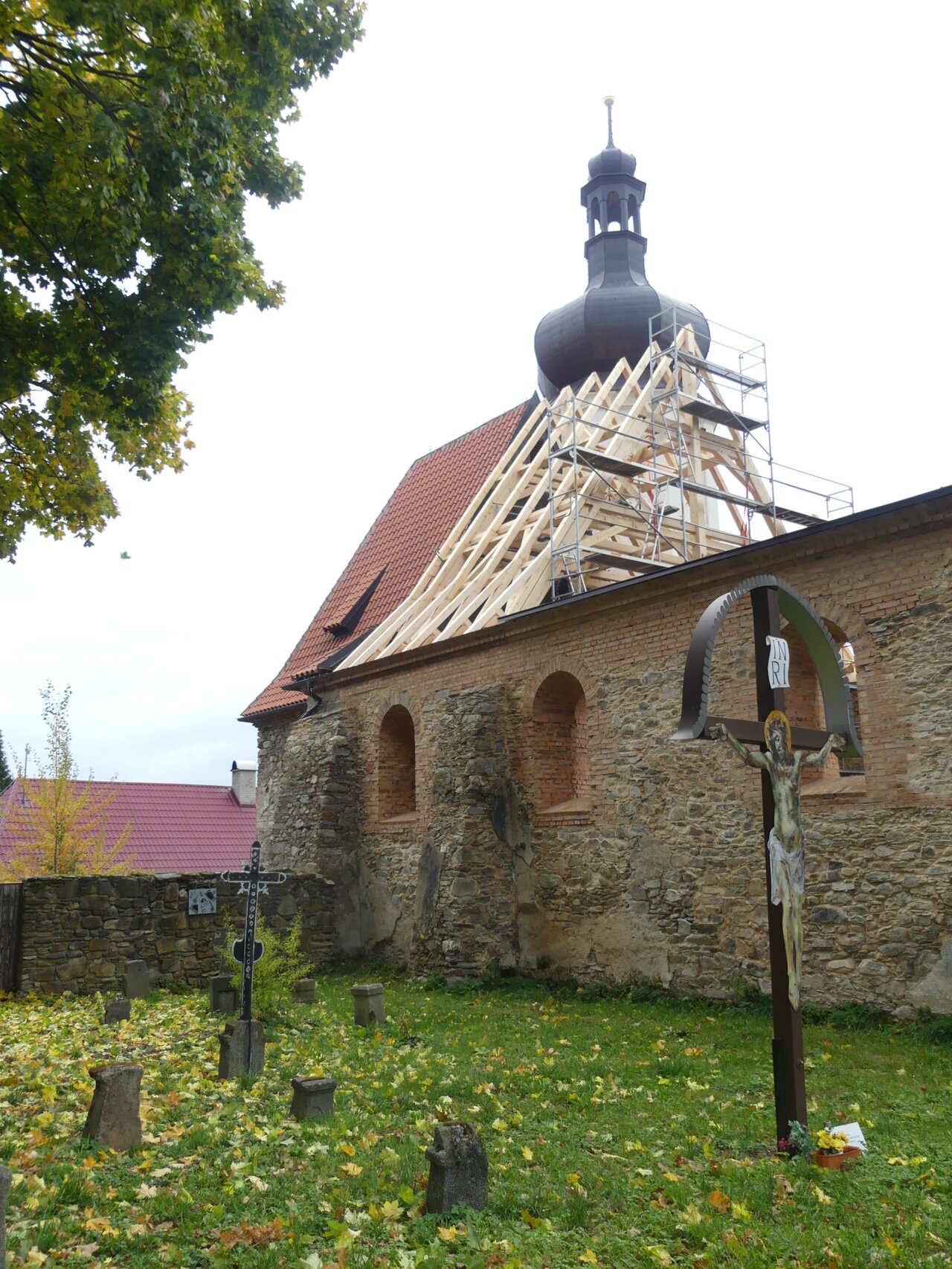 Kostel sv. Mikuláše v průběhu obnovy střehy | © Město Poběžovice