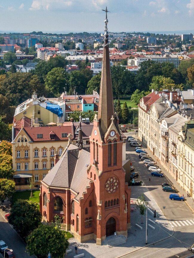 Červený kostel v Olomouci | © H&B delta