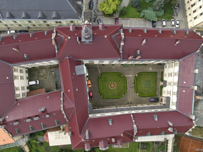 Pohled z ptačí perspektivy na nové střechy arcibiskupského paláce v Olomouci | © H&B delta