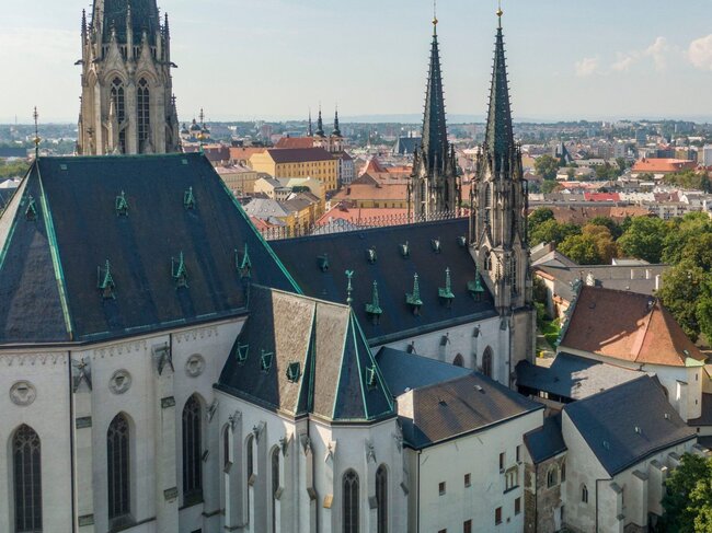 Zdíkův palác u katedrály sv. Václava | © H&B delta