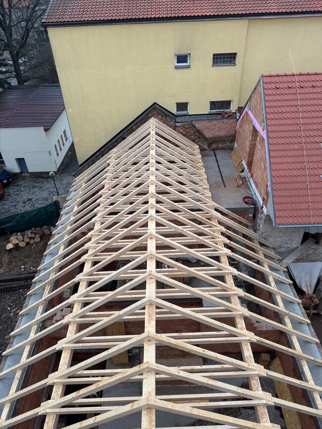 Nový krov nad stodolou v zadním traktu objektu | © Casta a.s.