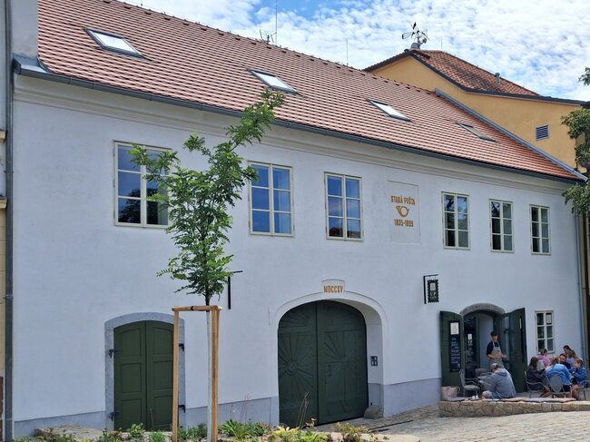 Velké vikýře na střeše nahradila elegantnější a decentnější střešní okna. | © Zbyněk Konvička
