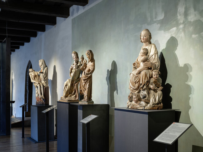 Restaurovaná madona z Havraně v současné expozici | © NGP