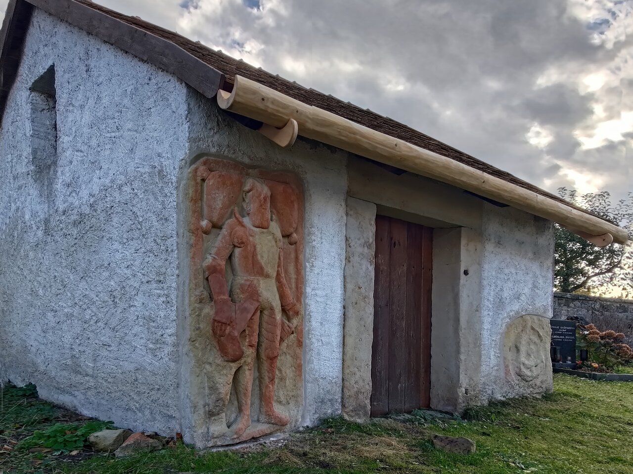 Reliéf rytíře Hrzána z Harasova po obnově | © Eliáš Havlice 