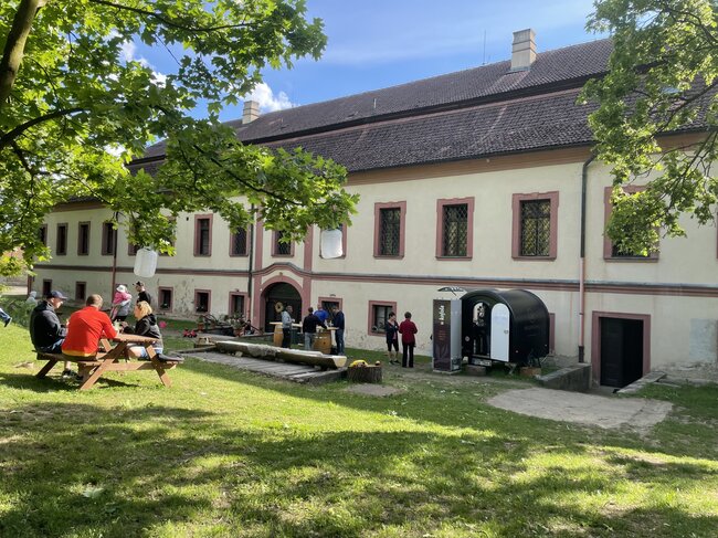 Obnovené průčelí orientované do zámeckého parku | © Zámek Načeradec