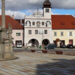 Společnost Antik-Kámen se specializuje na rustikální, „stárněné“ žulové dlažby, které vracejí veřejným prostranstvím původní ráz. Na snímku je realizace Náměstí Svobody ve Volyni.  | © Antik-Kámen