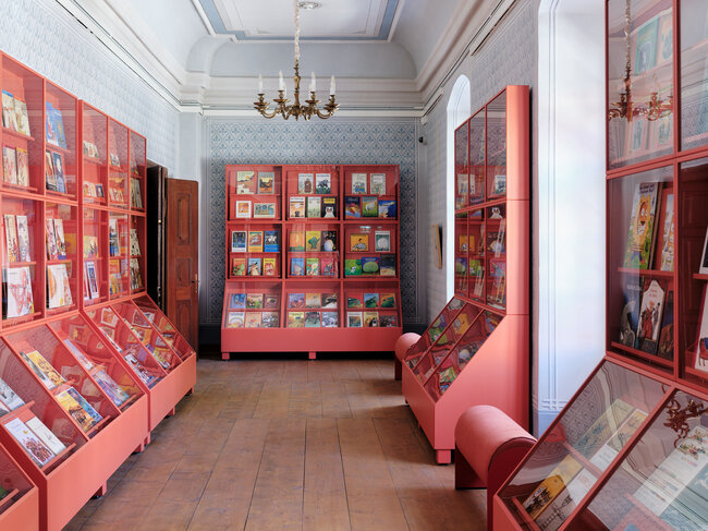 Český Krumlov, Palác ilustrace – knihovna s díly nakladatelství Bohem Press Otakara Božejovského | © Vojtěch Veškrna