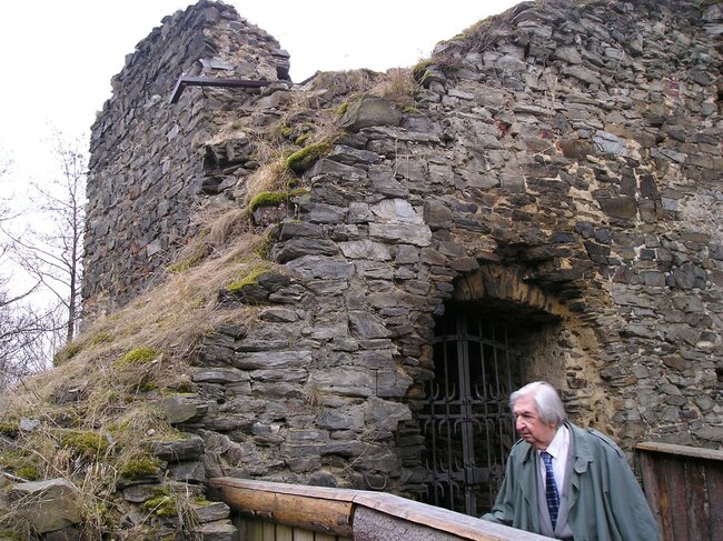 Architekt Richard Vyškovský při návštěvě hradu Okoř | © Richard Vyškovský ml.