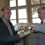 Setkání legend časopisu ABC, dlouholetého šéfredaktora Vlastislava Tomana (vlevo) a Richarda Vyškovského, na výstavě jeho modelů v Muzeu Karlova mostu v roce 2009. | © Zbyněk Konvička