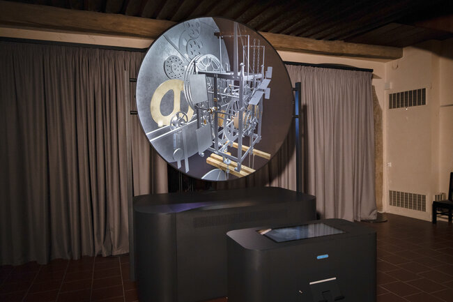 Návštěvníci si mohou přiblížit jednotlivé části stroje. | © CESNET, z. s. p. o.