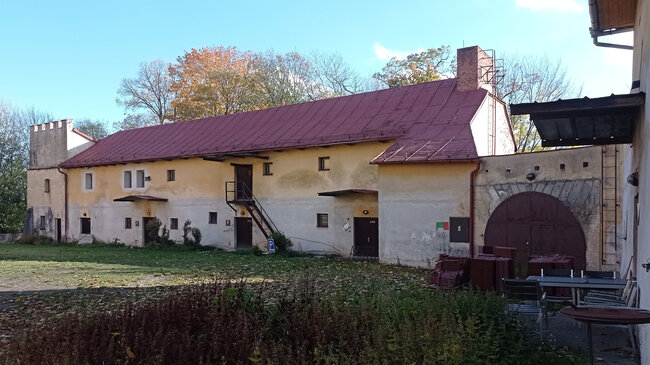 Někdejší objekt konírny | © Michal Běhan