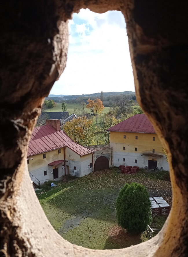 Pohled na dvůr | © Michal Běhan