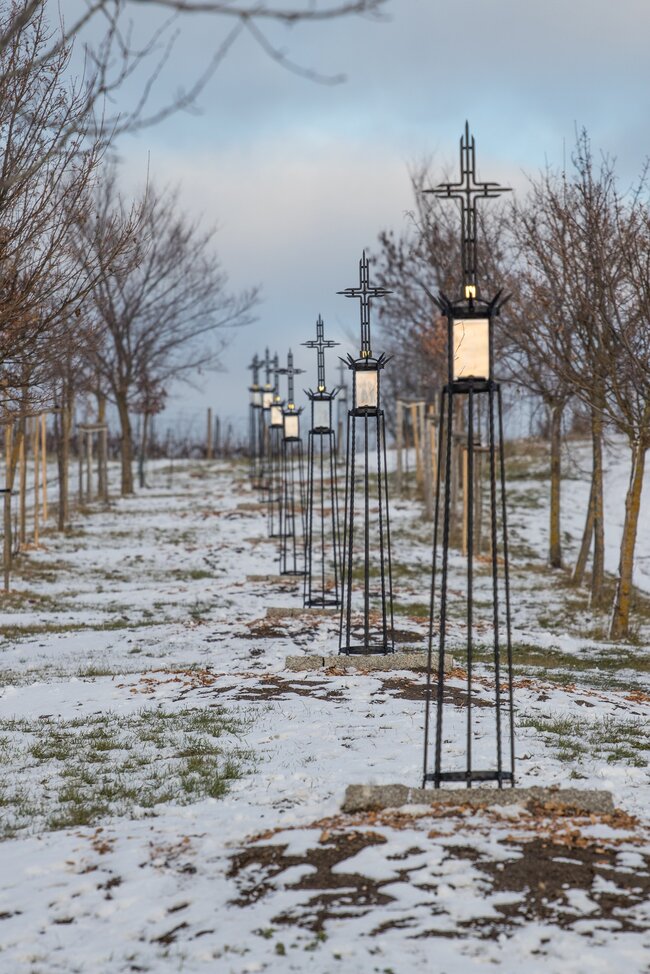 Starovičky, Křížová cesta P. Václava Drboly – od roku 2025 propojuje gotická boží muka a rozhlednu U obrázku | © Josef Janoušek, Starovičky