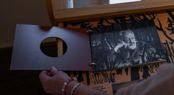 Nejvýznamnějším šumavským prostředím, ale zároveň i tématem, je pro Klostermanna les. | © Zdeněk Kluibr