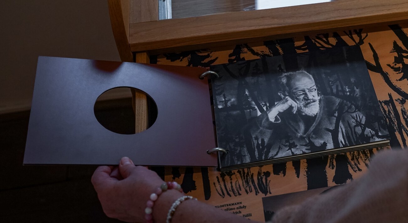 Nejvýznamnějším šumavským prostředím, ale zároveň i tématem, je pro Klostermanna les. | © Zdeněk Kluibr