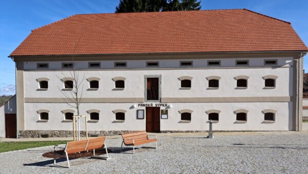 Celkový pohled na obnovenou sýpku | © Archiv Sdružení historických sídel Čech, Moravy a Slezska