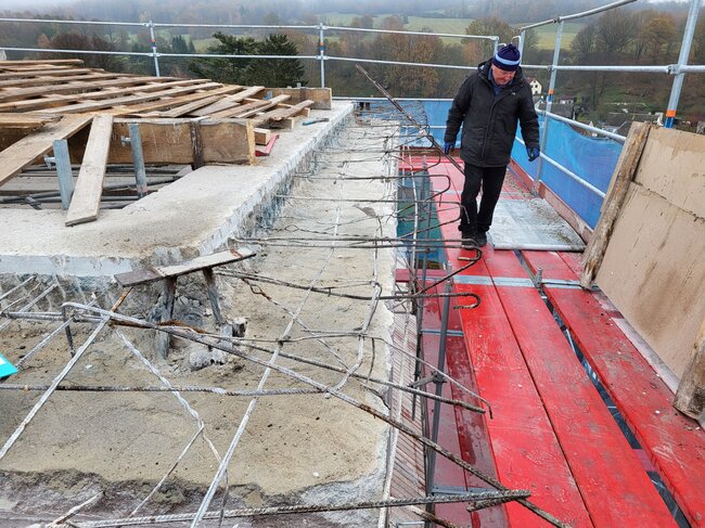 Realizace nové římsy pod střešní báň | © Archiv města Žandov