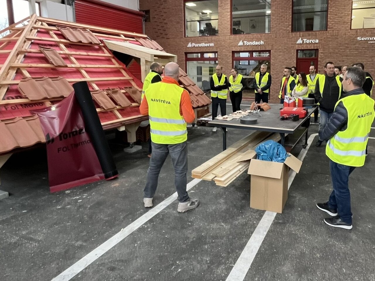 Školení pokrývačů Tondach se odehrává v eXperience centru wienerberger v Dolních Jirčanech. | © Wienerberger s.r.o.