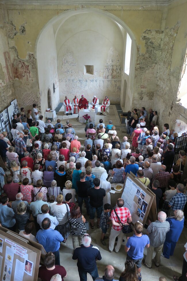Slavnostní mše k 800. výročí první písemné zmínky o Zahrádce (celebruje biskup Mons. Václav Malý) | © Jan Čihák