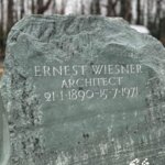 Hrob Ernsta Wiesnera objevila v Liverpoolu v roce 2022 Kateřina Konečná, kastelánka vily Stiassni.  | © Národní památkový ústav