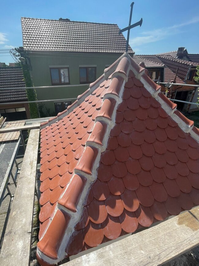 Detailní záběr na hřebenáče střechy | © STAK - D - Josef Šlahůnek 