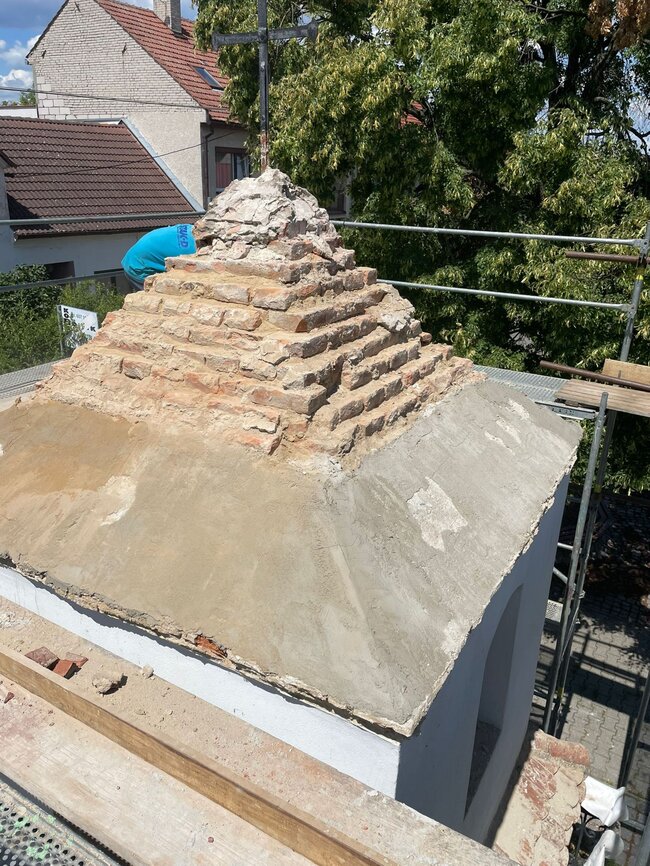 Obnova jehlanu nad zvonicí | © STAK - D - Josef Šlahůnek