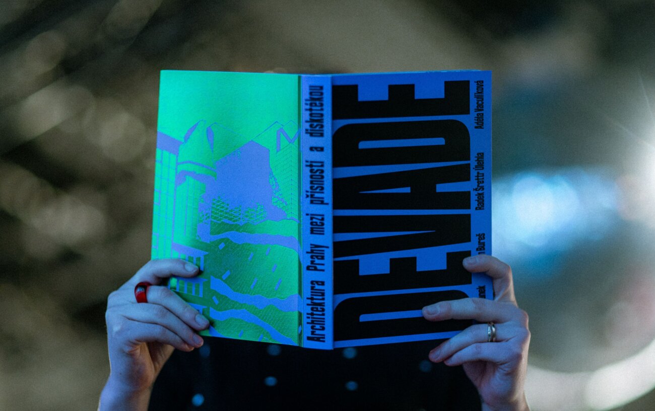Nová kniha DEVADE Architektura Prahy mezi přísností a diskotékou  | © Centrum architektury a městského plánování