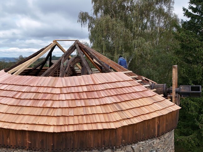 Z obnovy střechy a pokládky nového šindelu | © Jan Doubek