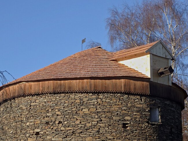 Díky nové šindelové střeše mlýn doslova rozkvetl. | ©  Jan Doubek