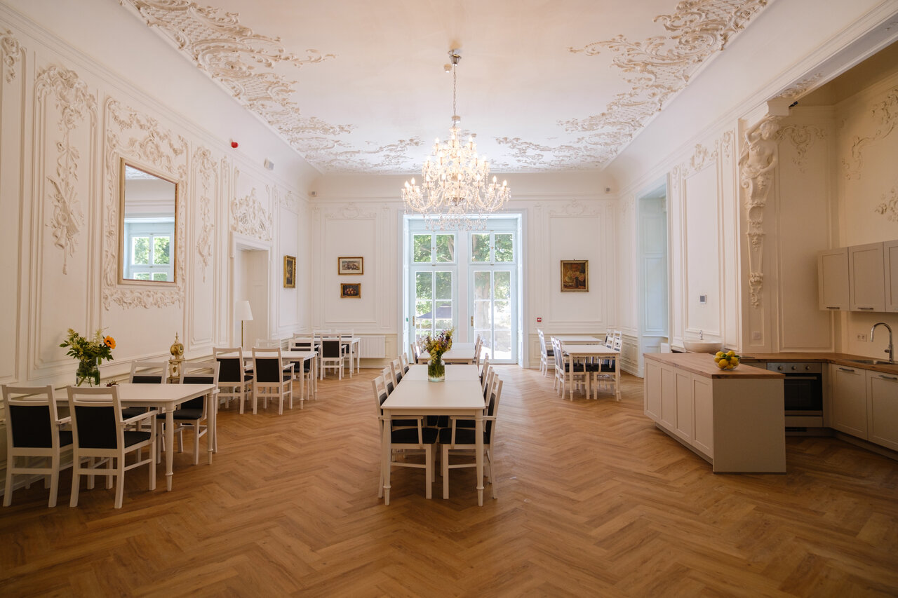 Chodová Planá, domov seniorů v zámku – jídelna po rekonstrukci | © Patrik Šimr