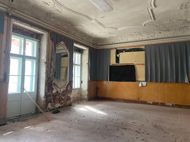 Chodová Planá, zámek – prostor kavárny před rekonstrukcí | © Senlife ČR, s. r. o.