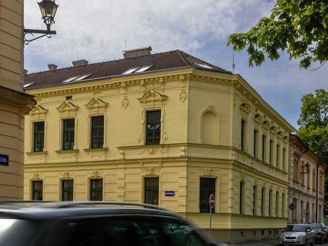 Opravený bytový dům v Hlávkově ulici | © Jiří Zerzoň