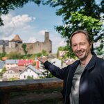 Dokumentární cyklus Skryté skvosty, III. řada –⁠⁠⁠⁠⁠⁠ poznejte s Jaroslavem Pleslem hrad v Lipnici nad Sázavou | © Česká televize