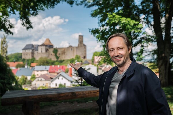 Dokumentární cyklus Skryté skvosty, III. řada –⁠⁠⁠⁠⁠⁠ poznejte s Jaroslavem Pleslem hrad v Lipnici nad Sázavou | © Česká televize