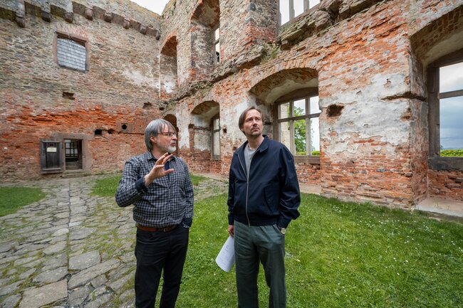 Dokumentární cyklus Skryté skvosty, III. řada –⁠⁠⁠⁠⁠⁠ kastelán Lipnice Marek Hanzlík s Jaroslavem Pleslem | © Česká televize