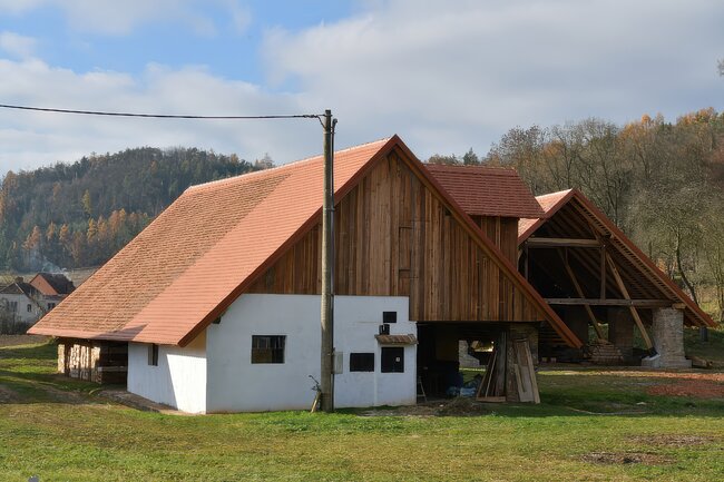 Boubín u Horažďovic, cihelna – obnovená střecha jednoho z objektů areálu | © Miroslav Boček