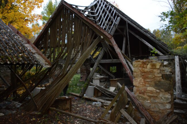 Boubín u Horažďovic, cihelna – rozpadlé části krovů před obnovou | © Miroslav Boček